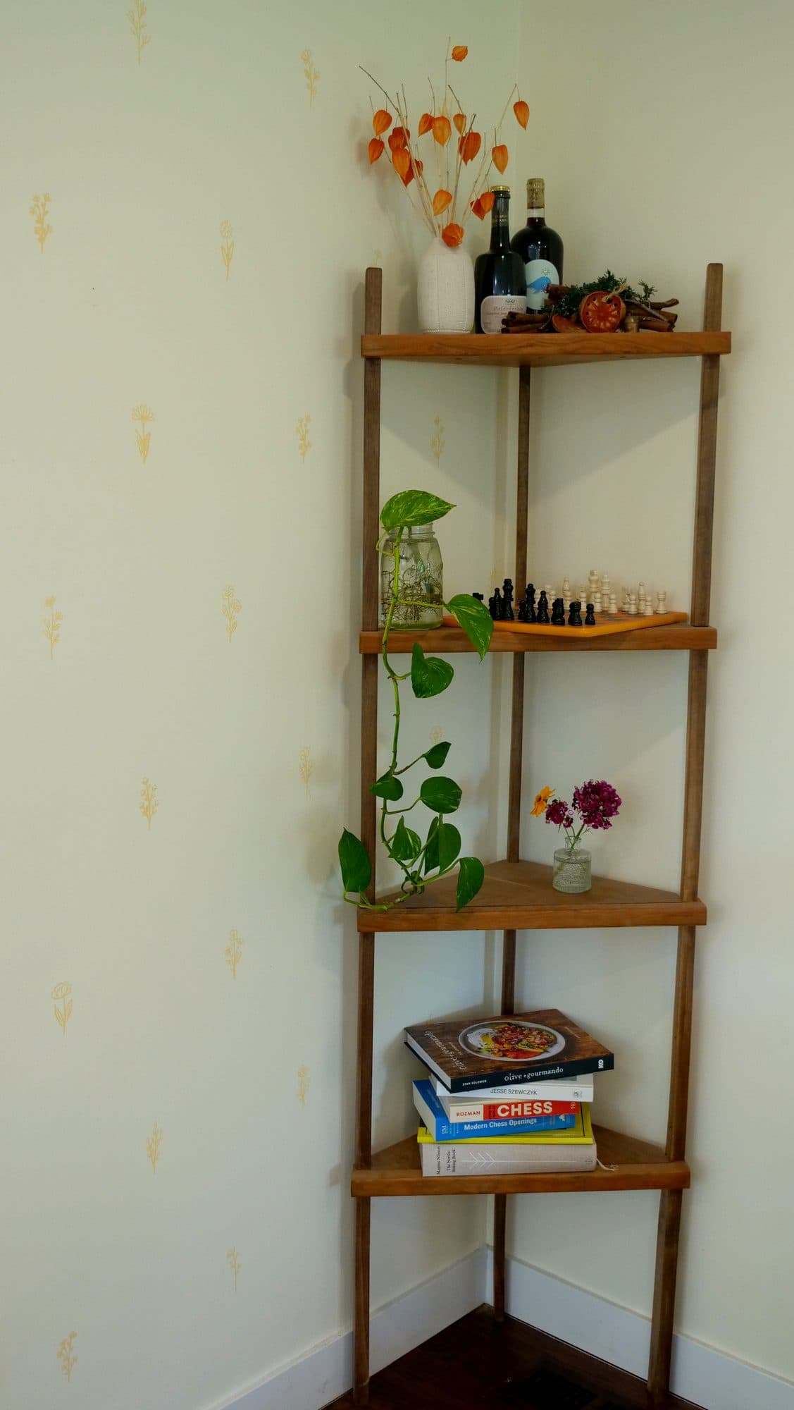 Corner Ladder Shelf