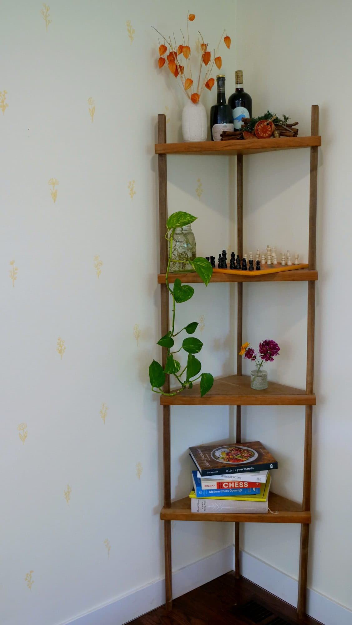 Corner etagere, rotated view
