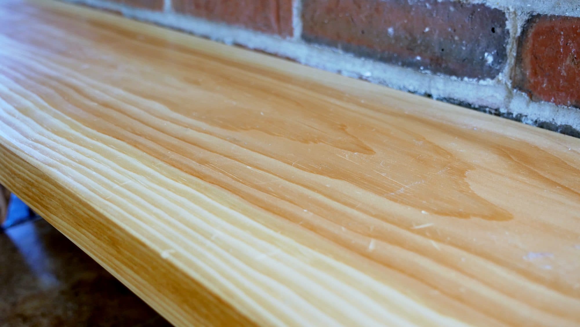 Hearth bench top/edge grain detail