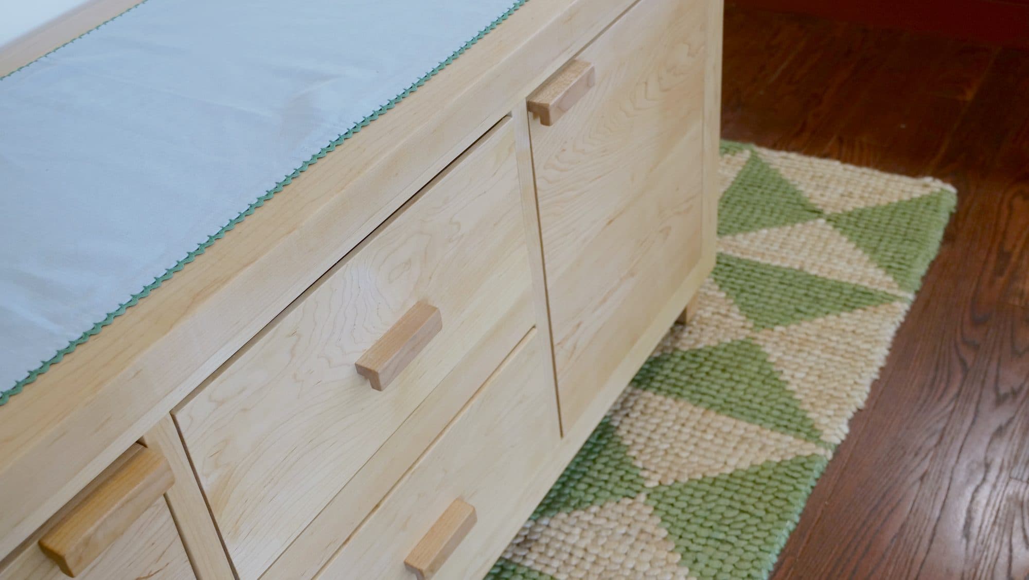 Credenza top + drawer/door corner