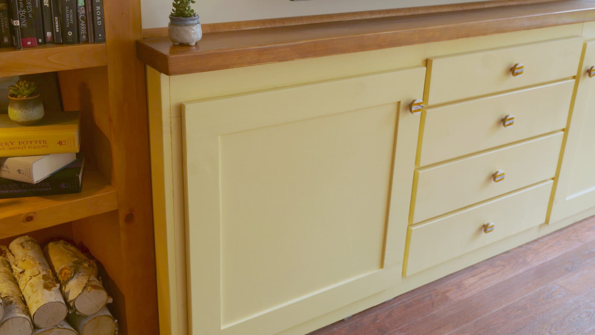 Console left end/corner