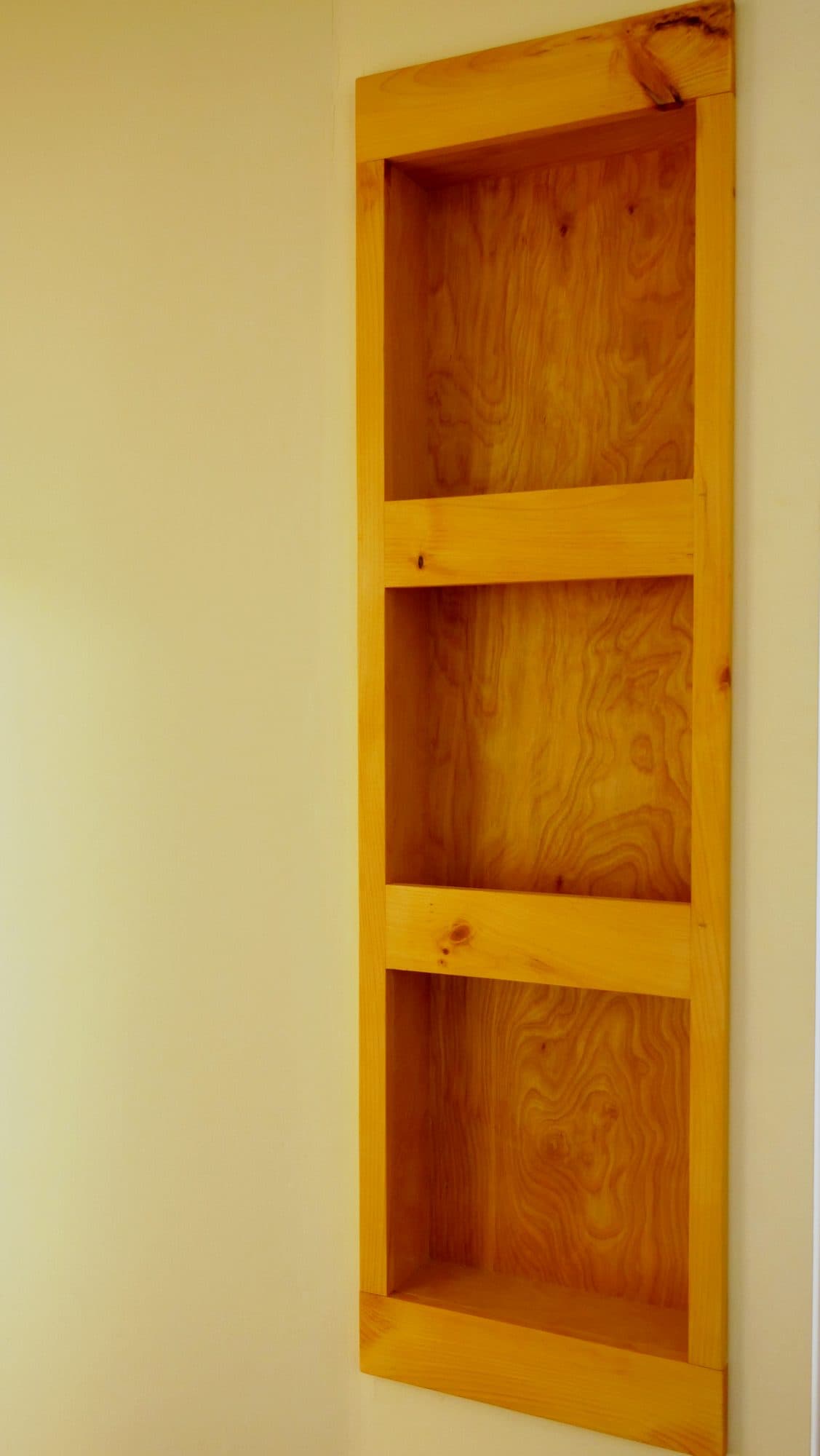 Niche, three empty bays