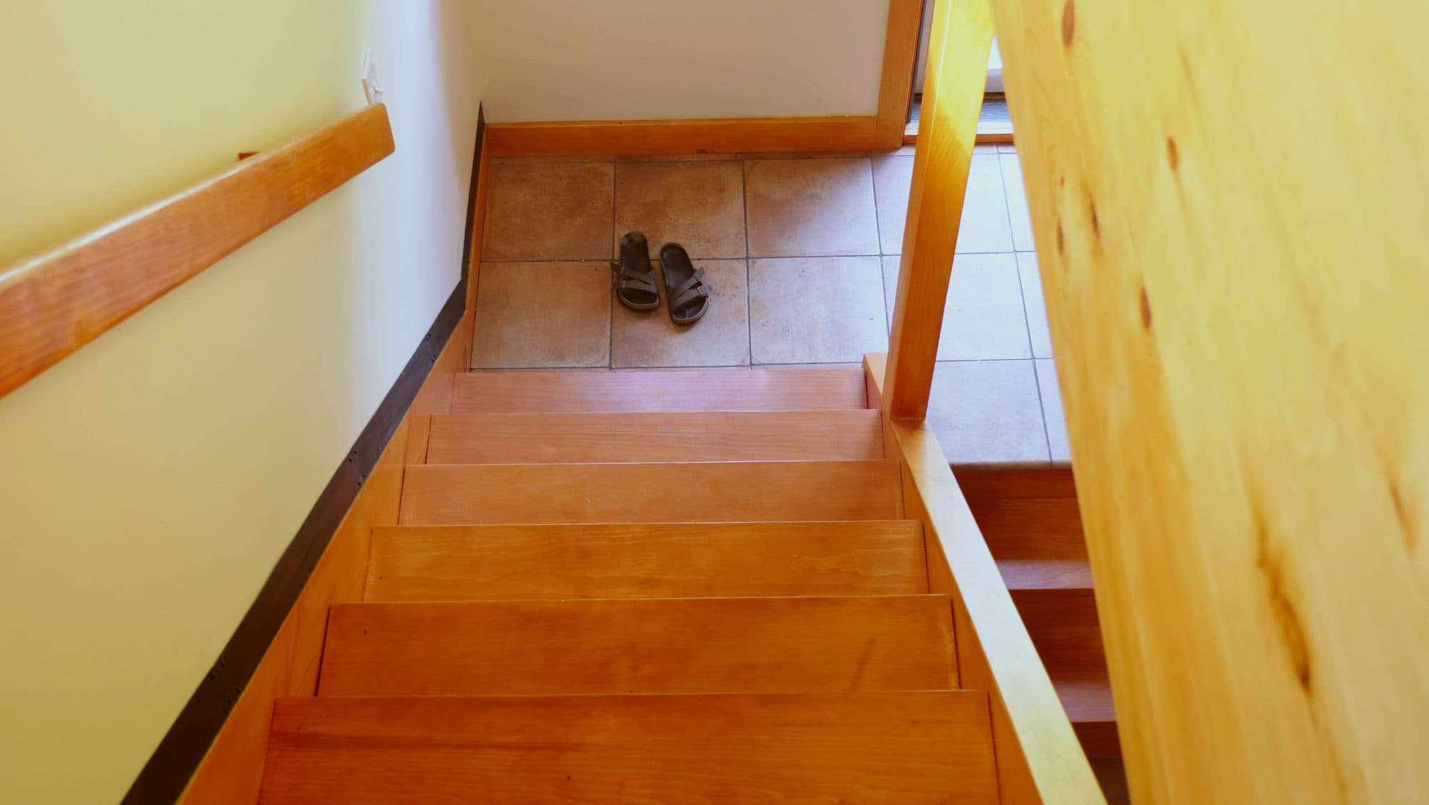 Finished stair to tiled entry, pine newel