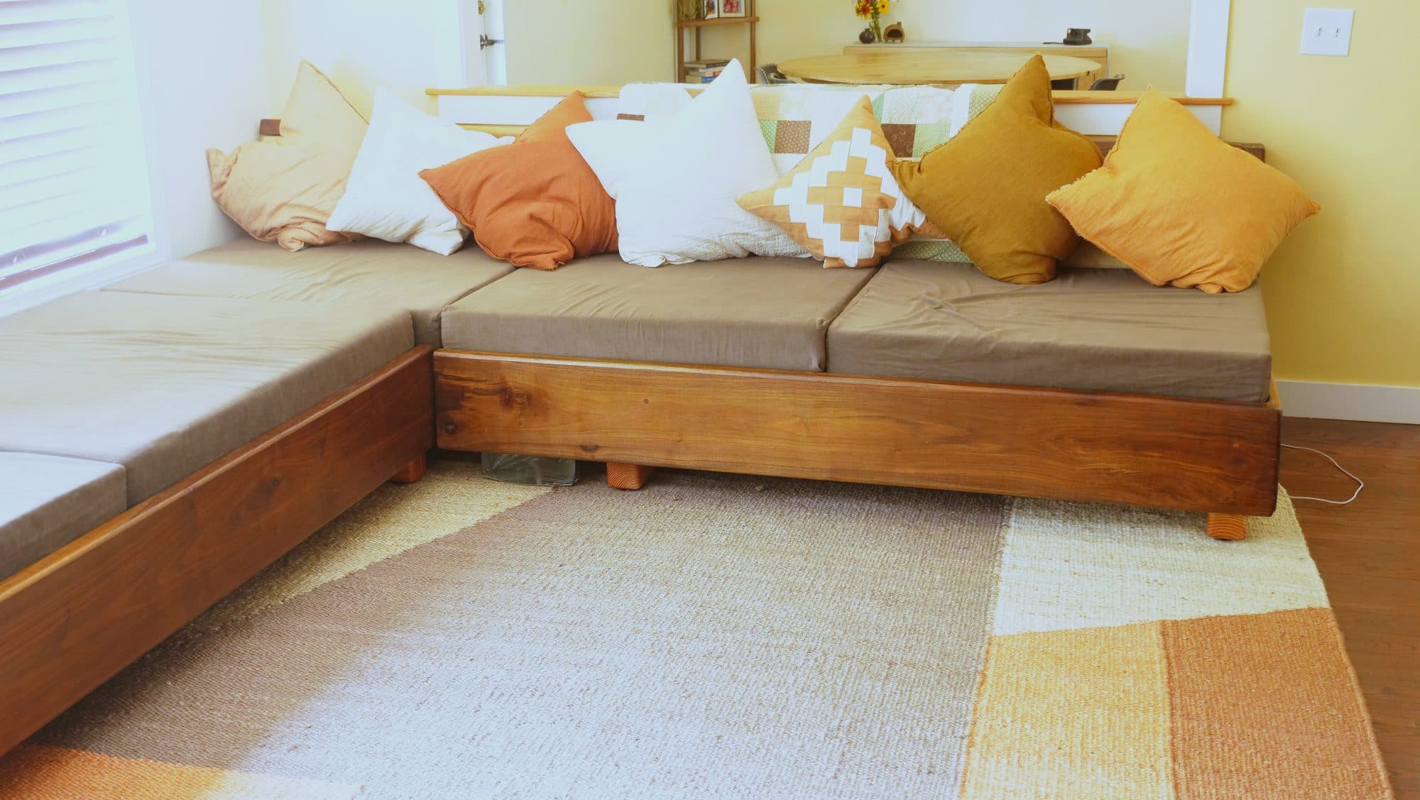 Daybed corner, full view