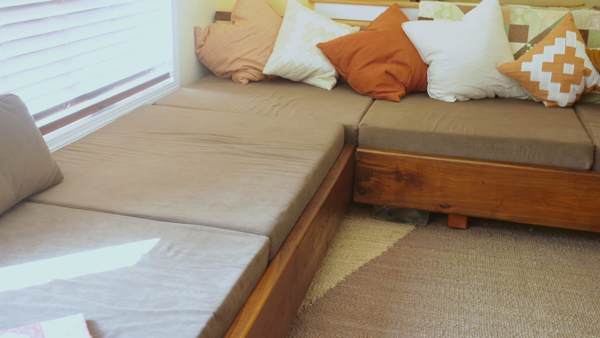 Daybed inside corner