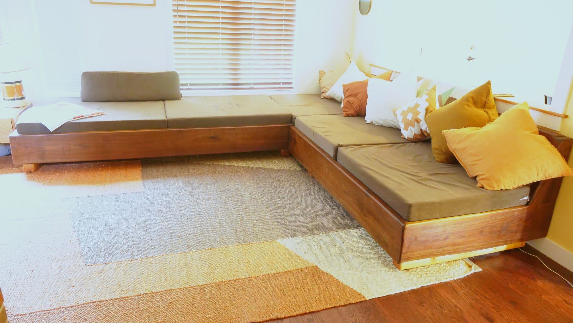 Daybed, sunlit angle